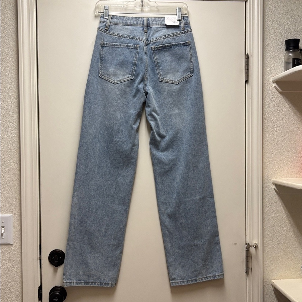 NWT Cali1850 Women's Floral Embroidered Light Blue Jeans Size 3/26 - Picture 2 of 12